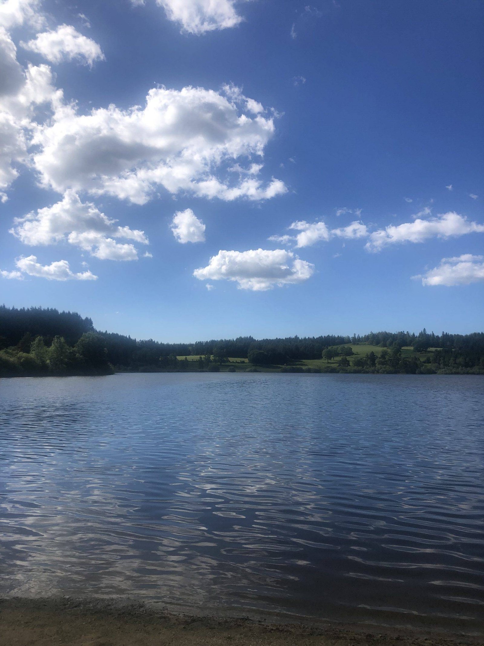 Lac avec baignade autorisée